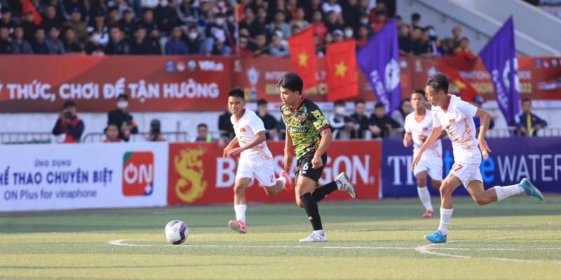 các vị trí trên sân bóng đá